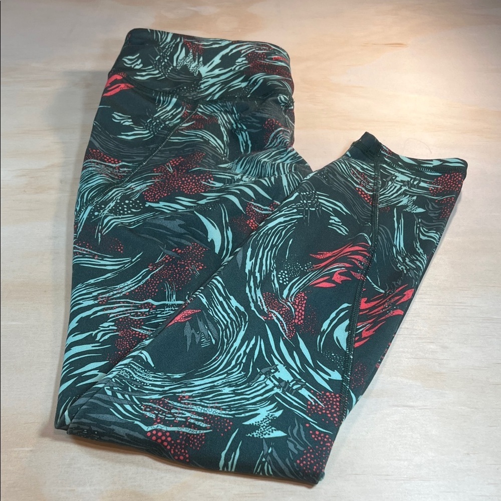 Patagonia Leggings with Red and Green Design Sz M